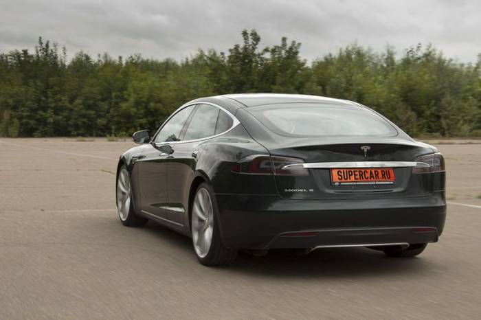 - Tesla Model S (14 )