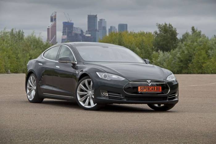 - Tesla Model S (14 )