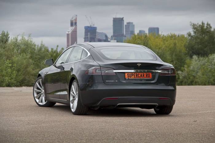 - Tesla Model S (14 )