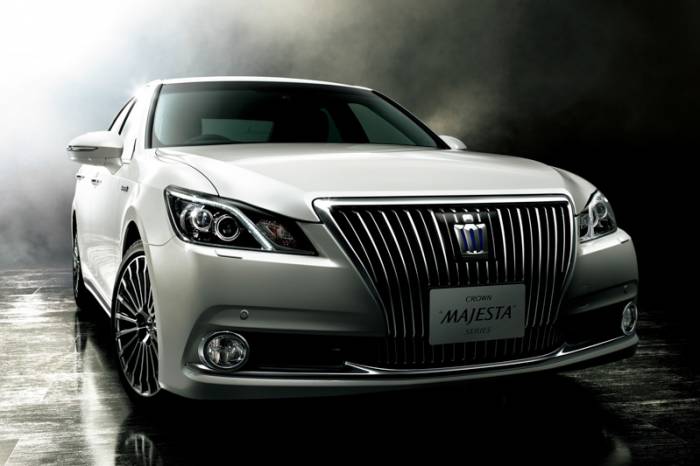 Toyota Crown Majesta.    -    (17 )