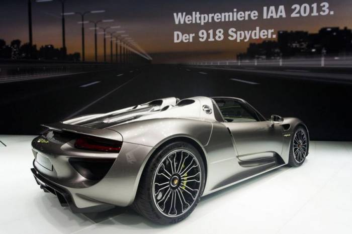 Porsche 918 Spyder    (18 )