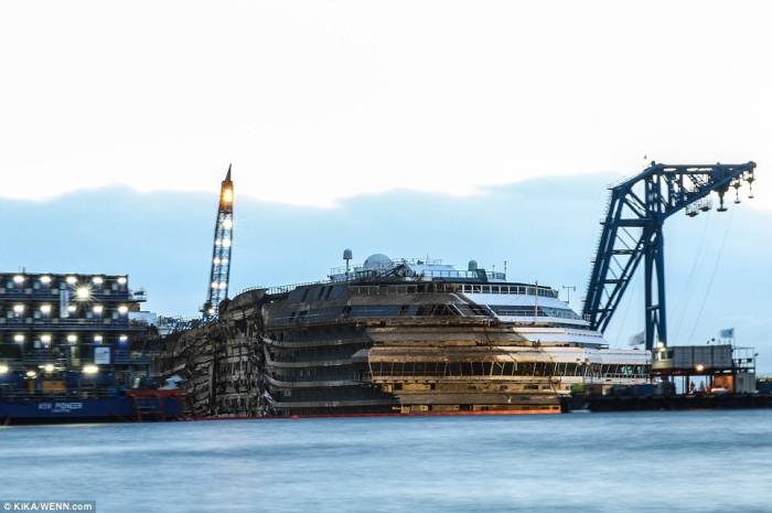   Costa Concordia  (17 )