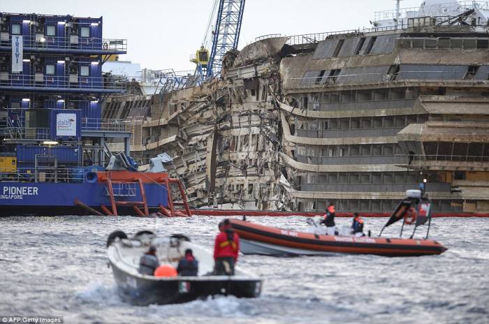   Costa Concordia  (17 )