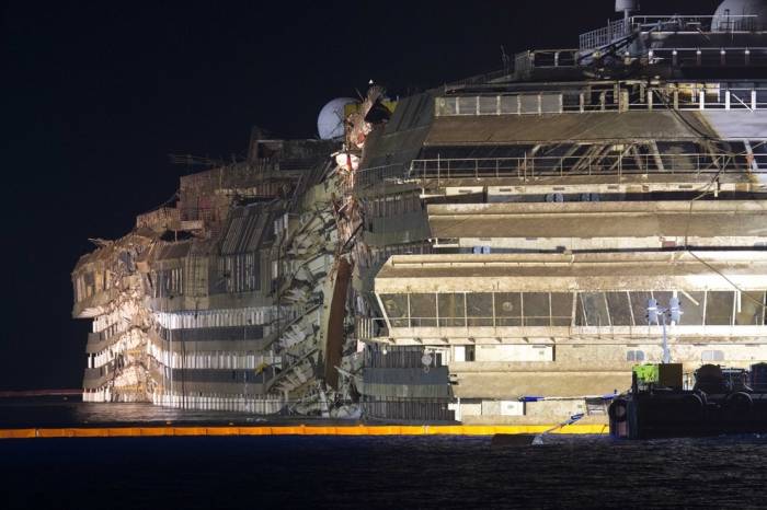   Costa Concordia  (17 )