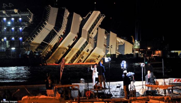   Costa Concordia  (17 )