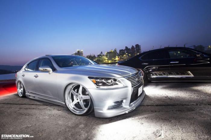 Lexus LS460:    (27 )