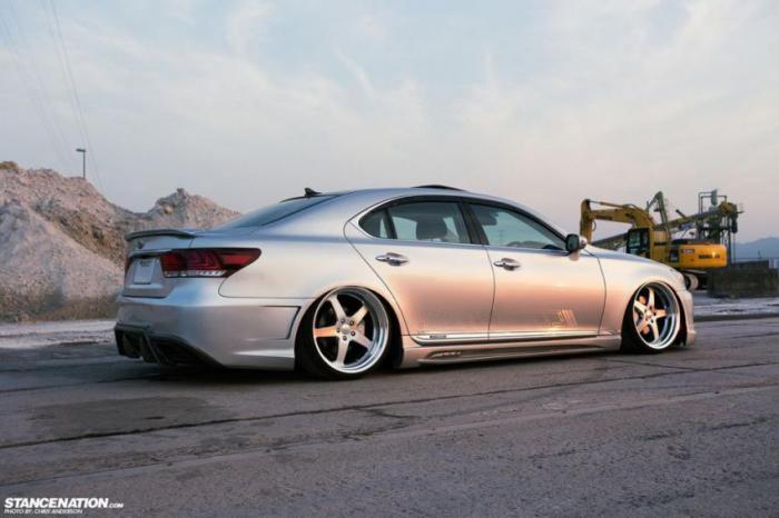 Lexus LS460:    (27 )