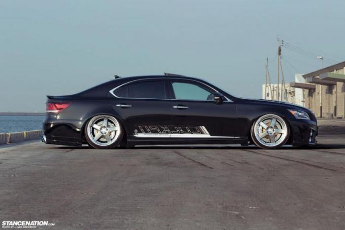 Lexus LS460:    (27 )