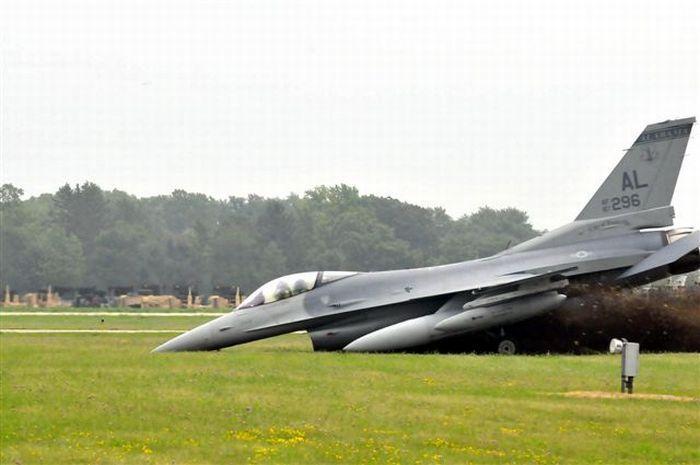    F-16 (24 )