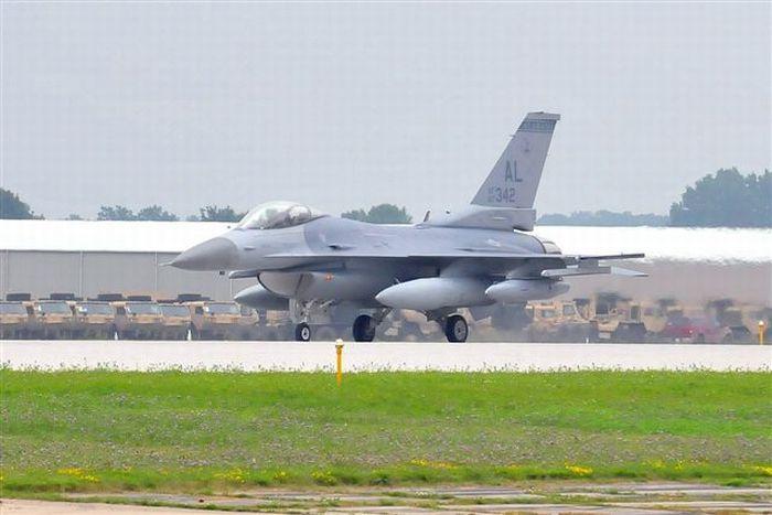    F-16 (24 )