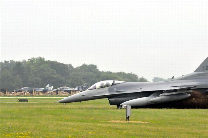    F-16 (24 )