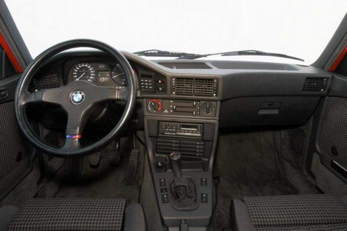   BMW M5  30  (30 )
