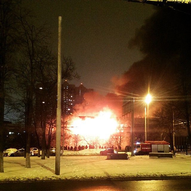 Более суток пожарные тушили библиотеку ИНИОН РАН (17 фото) Более суток пожарные тушили библиотеку ИНИОН РАН (17 фото)