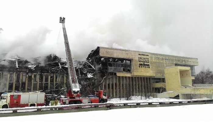Более суток пожарные тушили библиотеку ИНИОН РАН (17 фото) Более суток пожарные тушили библиотеку ИНИОН РАН (17 фото)