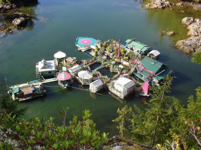 Невероятный дом на воде (9 фото) Невероятный дом на воде (9 фото)