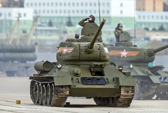Наземная репетиция Парада Победы (45 фото) Наземная репетиция Парада Победы (45 фото)