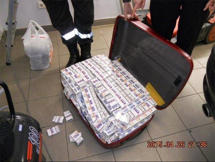 Контрабандные сигареты на границе (23 фото) Контрабандные сигареты на границе (23 фото)