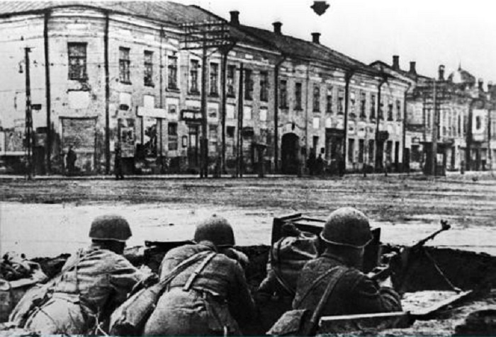 Российские города сразу после окончания войны и спустя 70 лет (41 фото) Российские города сразу после окончания войны и спустя 70 лет (41 фото)