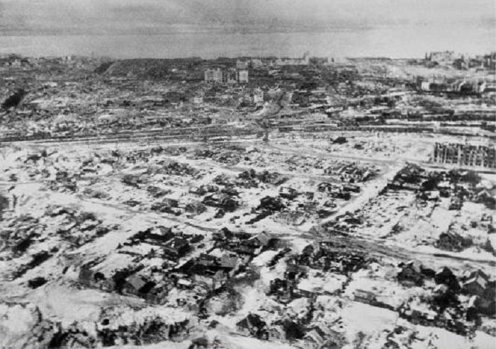 Российские города сразу после окончания войны и спустя 70 лет (41 фото) Российские города сразу после окончания войны и спустя 70 лет (41 фото)