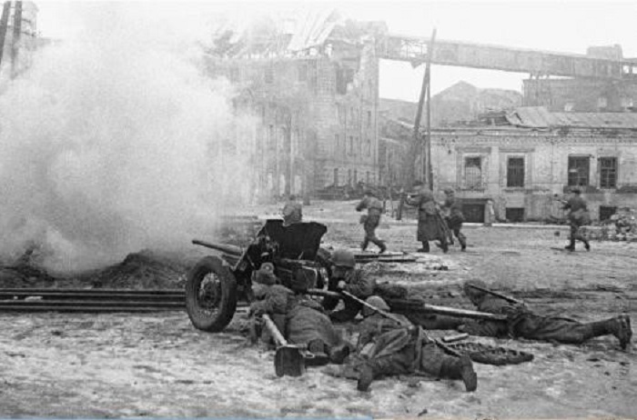 Российские города сразу после окончания войны и спустя 70 лет (41 фото) Российские города сразу после окончания войны и спустя 70 лет (41 фото)