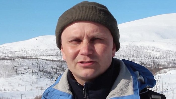 Альпинист прооперировал себе ногу, используя снег как анестезию (6 фото) Альпинист прооперировал себе ногу, используя снег как анестезию (6 фото)