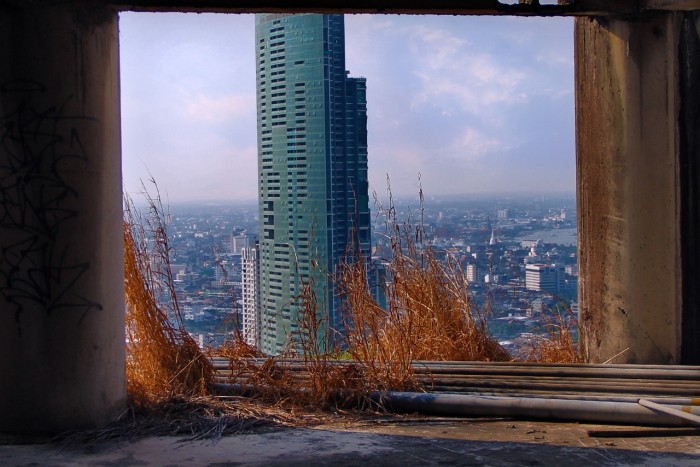 Sathorn Unique - самый высокий заброшенный небоскреб в мире (25 фото) Sathorn Unique - самый высокий заброшенный небоскреб в мире (25 фото)