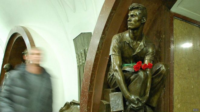 Памятник в метро: история одного неизвестного солдата (6 фото) Памятник в метро: история одного неизвестного солдата (6 фото)