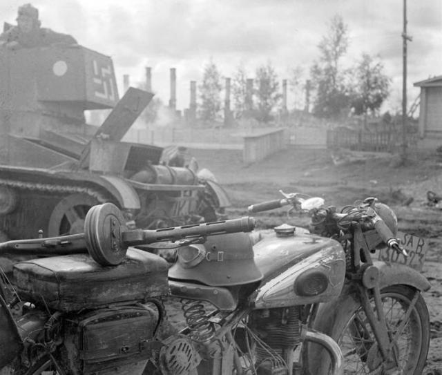  1939 - 1945  (50 )