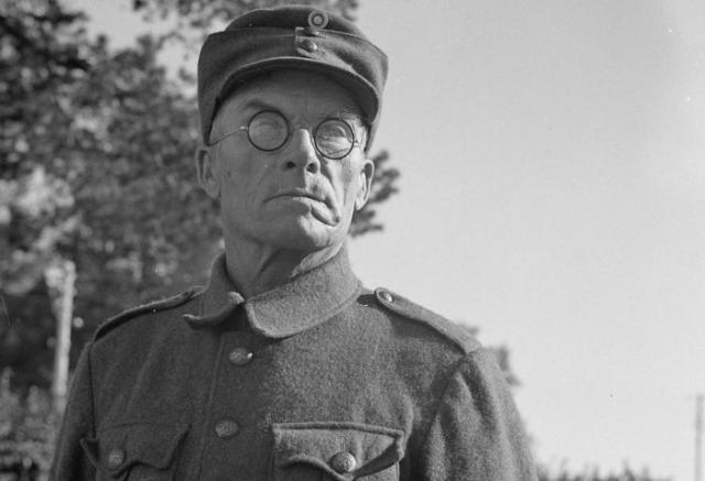  1939 - 1945  (50 )