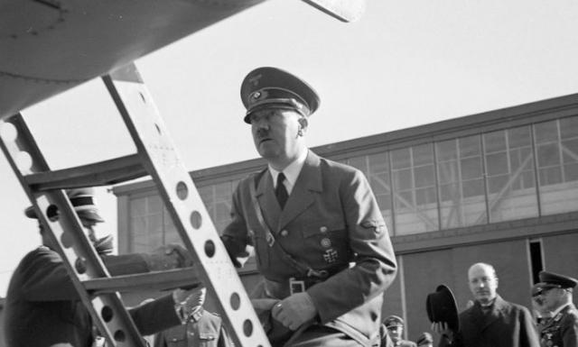  1939 - 1945  (50 )