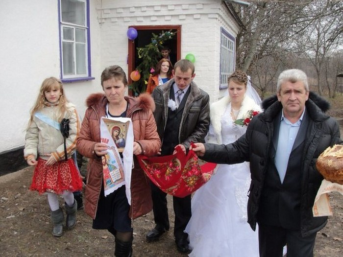 «Веселая» свадьба (9 фото) «Веселая» свадьба (9 фото)
