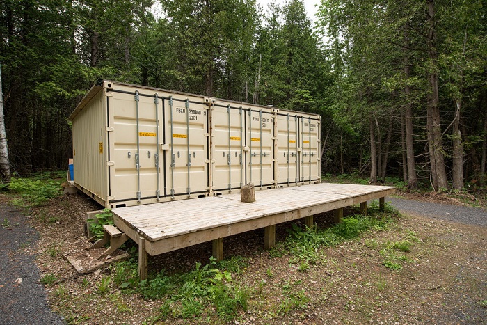 Дом из контейнеров, в котором можно жить при - 42 градусах (6 фото)