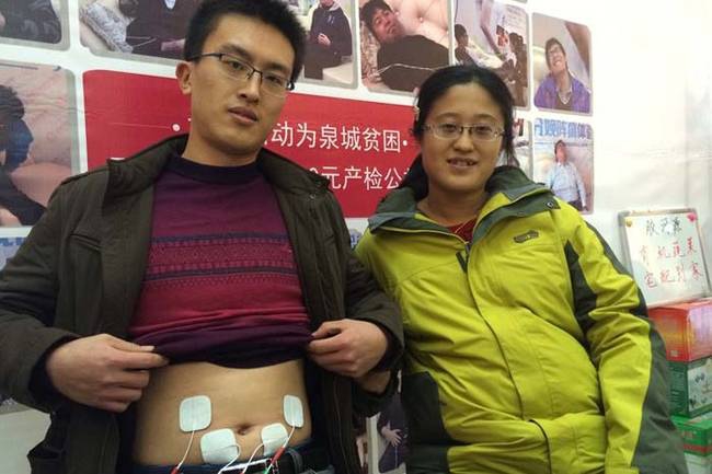 Китайские мужчины смогли почувствовать родовую боль (6 фото)