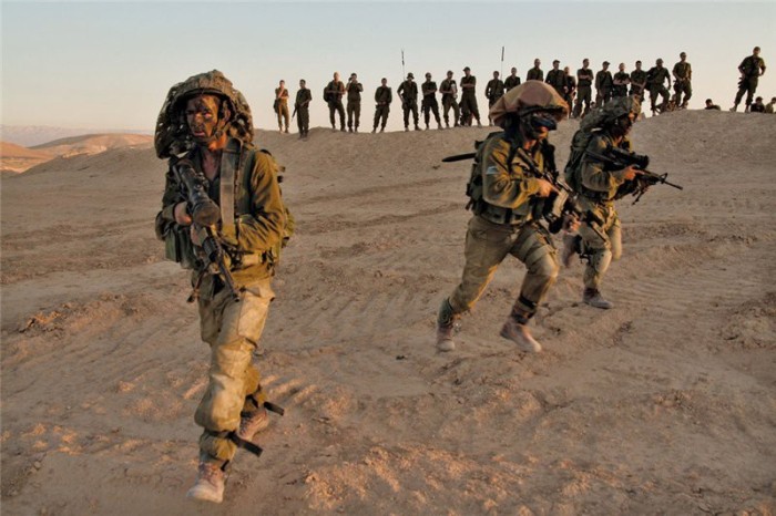 Для чего нужен «мешок» на голове израильских военнослужащих (4 фото)