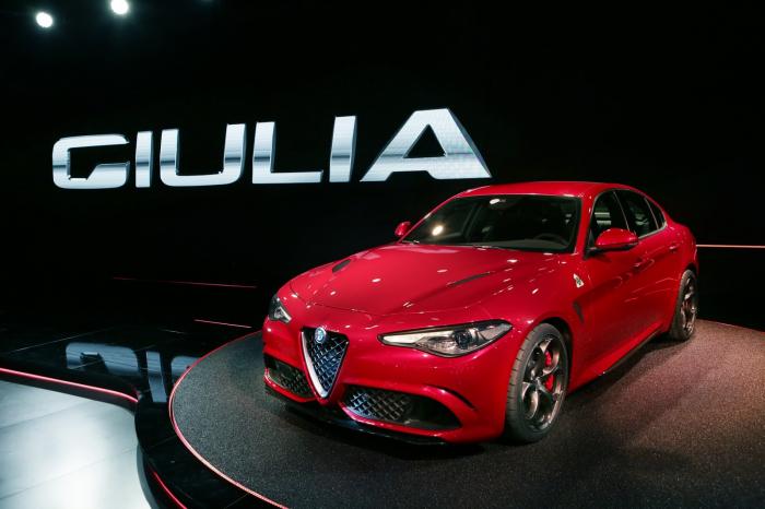 Новый "злой" седан Alfa Romeo Giulia (16 фото)