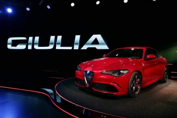 Новый "злой" седан Alfa Romeo Giulia (16 фото)