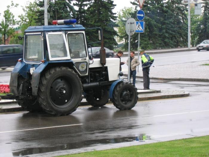 Трактор специального назначения (2 фото)