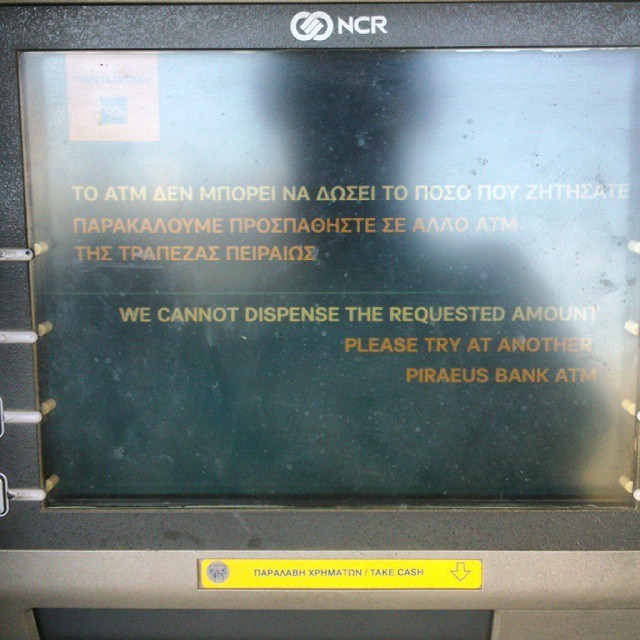 В Греции приостановлена работа банков (13 фото)