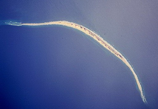 Остров невезения в океане есть (5 фото)