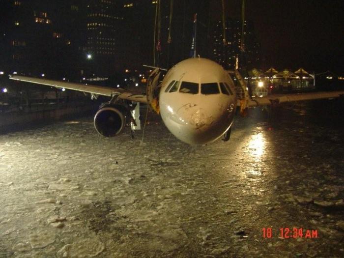 Как доставали самолет из Гудзона  (21 фотография)