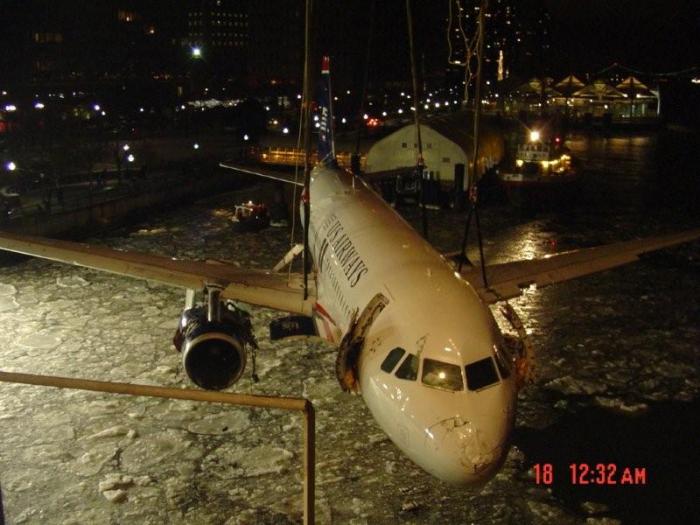 Как доставали самолет из Гудзона  (21 фотография)