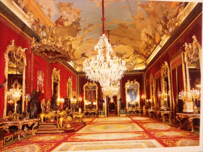 Самые роскошные королевские резиденции (16 фото)