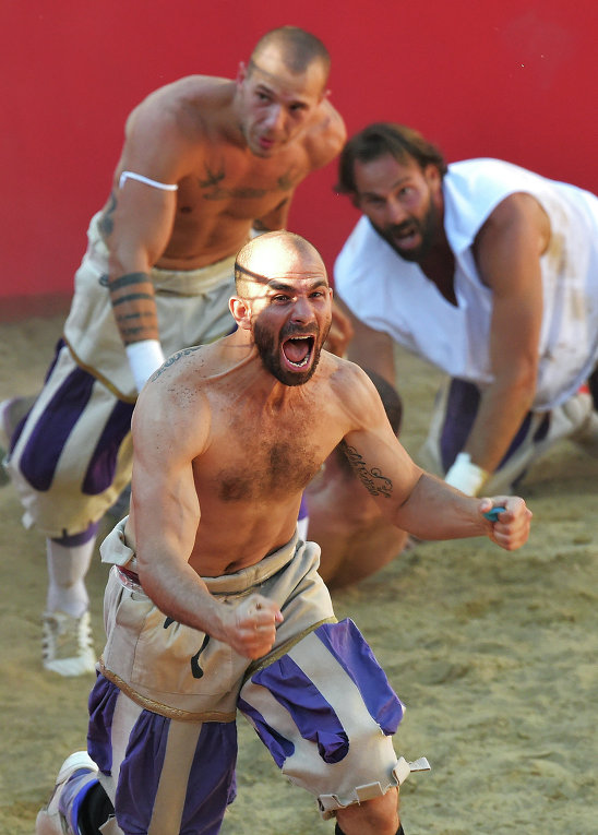 Флорентийский кальчо – спорт для настоящих мужчин (11 фото)