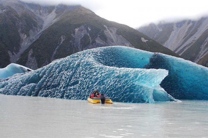 Редчайшее фото перевернутого айсберга (2 фото)