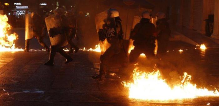 В Афинах начались стычки между демонстрантами и полицией (13 фото)