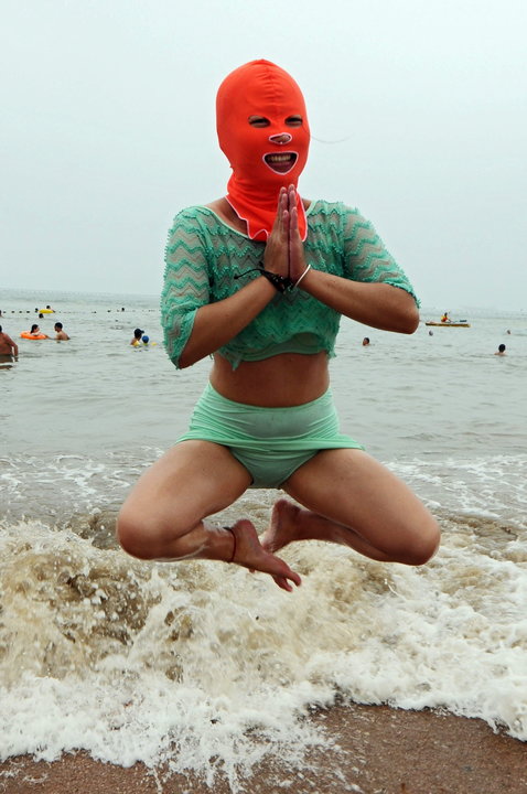 Ох уж эта китайская пляжная мода (11 фото)