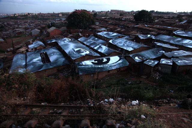 Необычное граффити в Кении (21 фотогрфия)