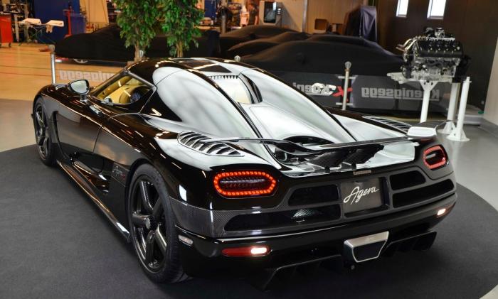   Koenigsegg Agera R (10 )