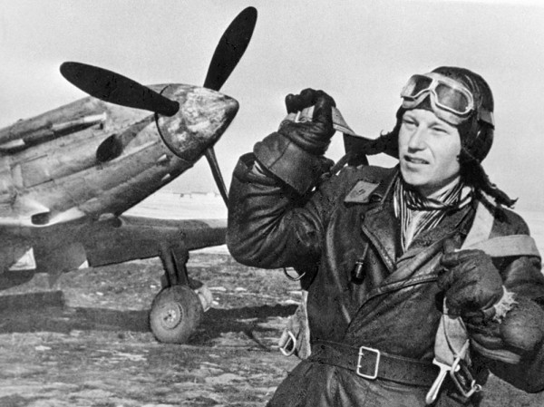 Советские асы и их верные "аэрокобры" (8 фото) Советские асы и их верные "аэрокобры" (8 фото)