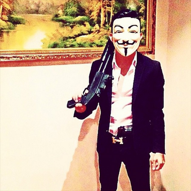 Instagram    (24 )